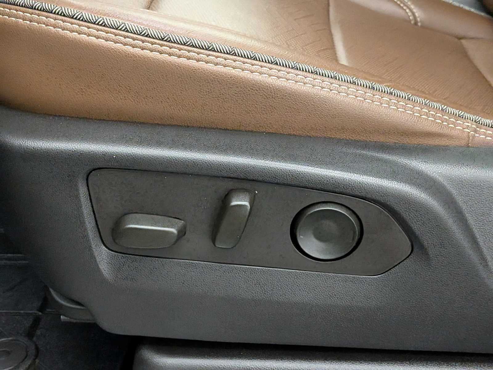 Thumbnail: 2022 Chevrolet Tahoe - 18