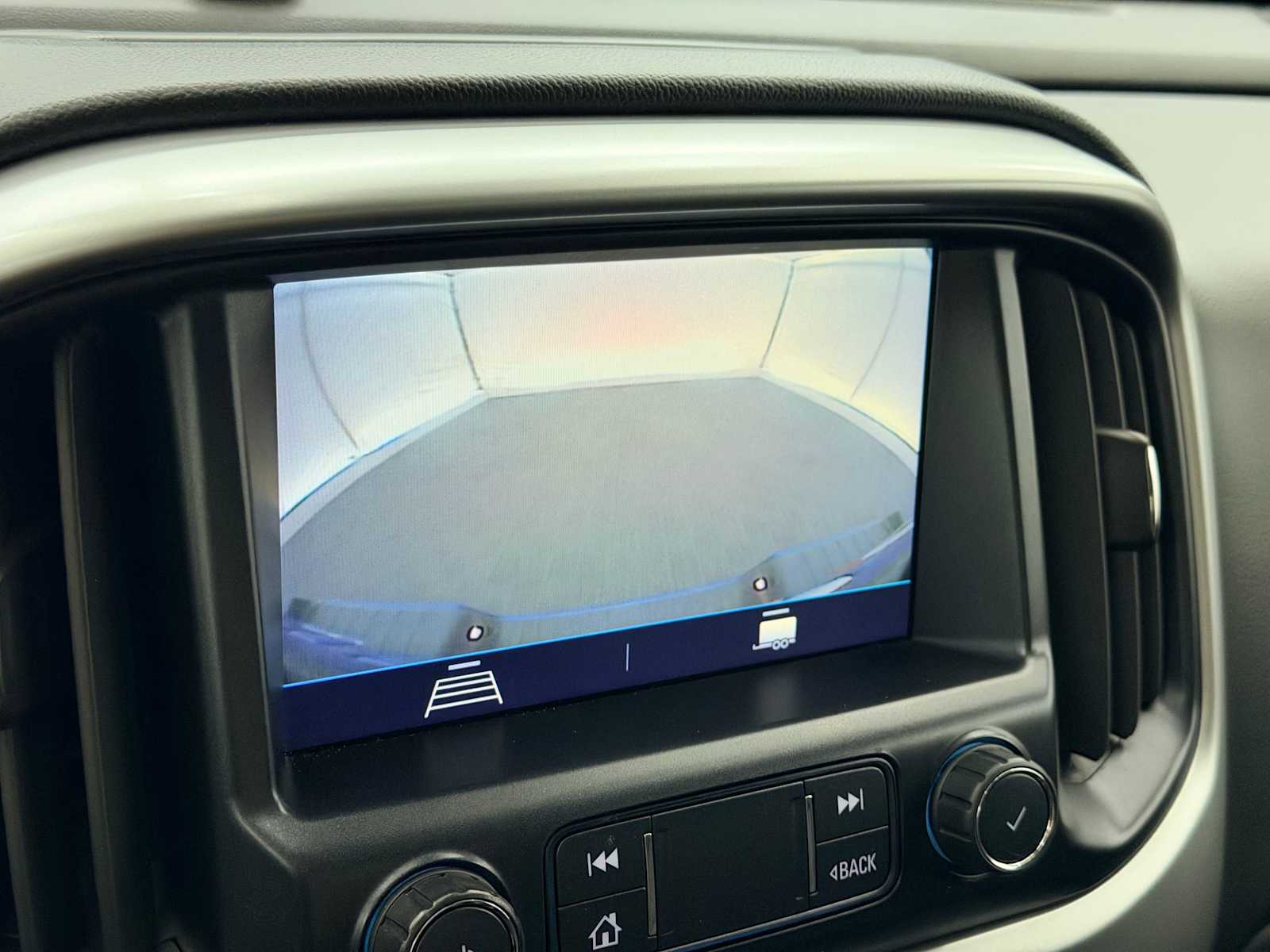 Thumbnail: 2022 Chevrolet Colorado - 27