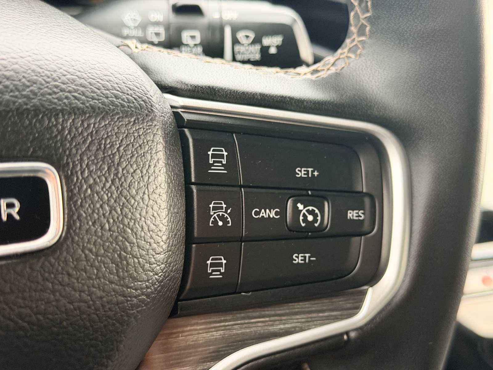 Thumbnail: 2023 Jeep Wagoneer - 25