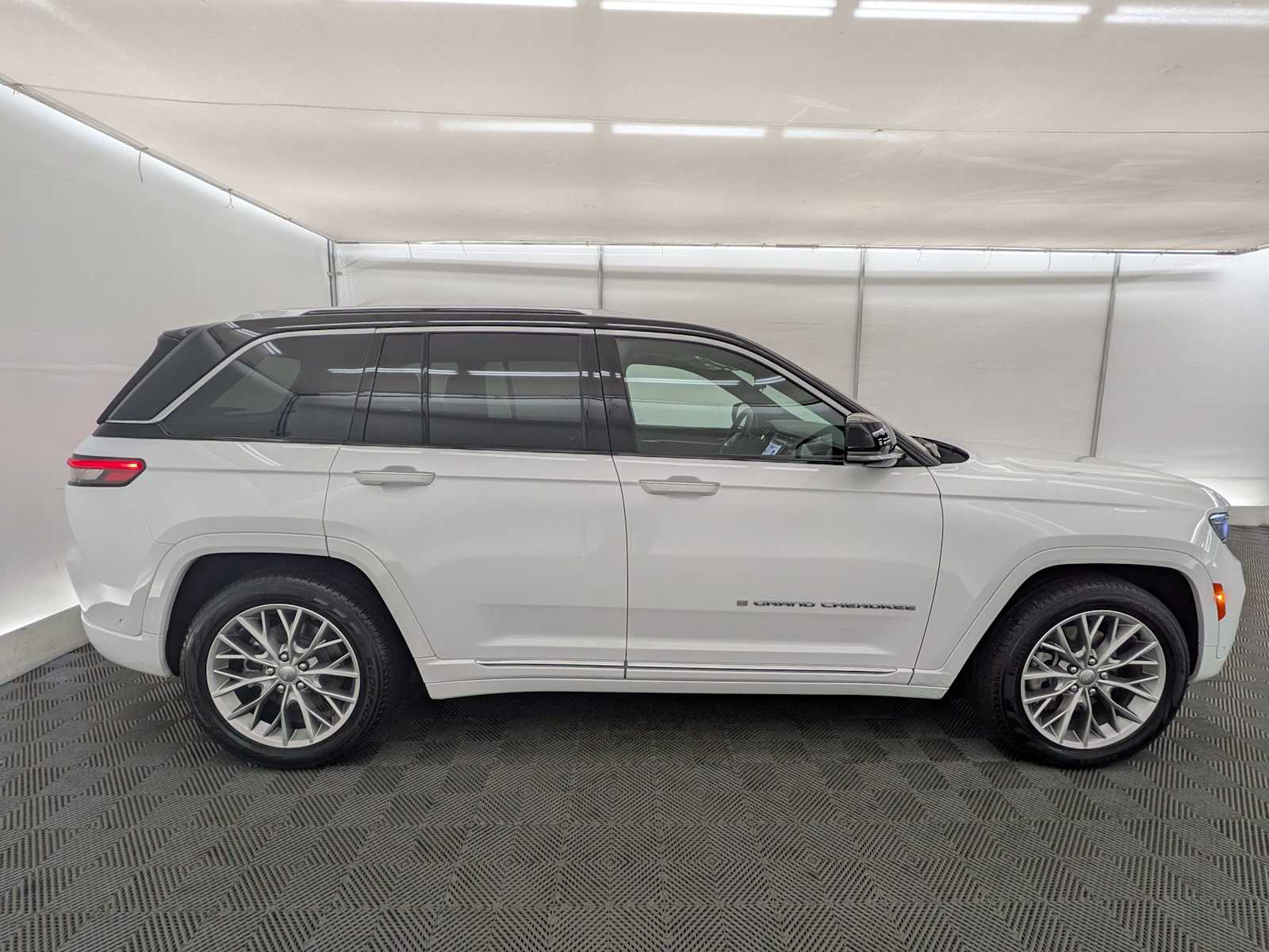 Thumbnail: 2023 Jeep Grand Cherokee - 7