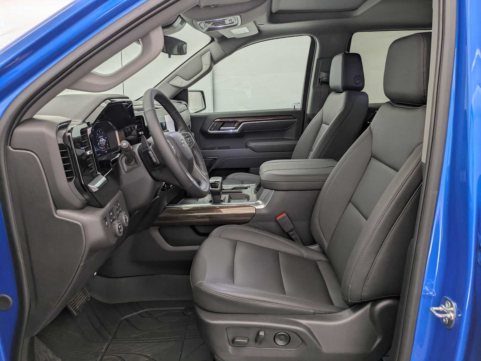 Thumbnail: 2025 Chevrolet Silverado 1500 - 19