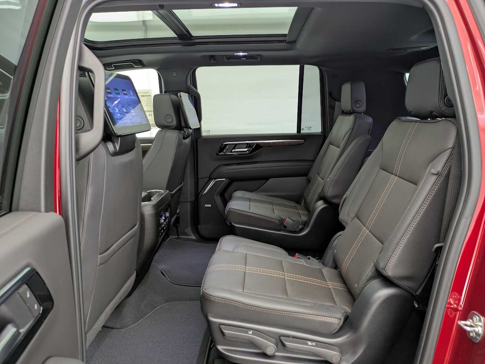 2025 Chevrolet Suburban High Country 21