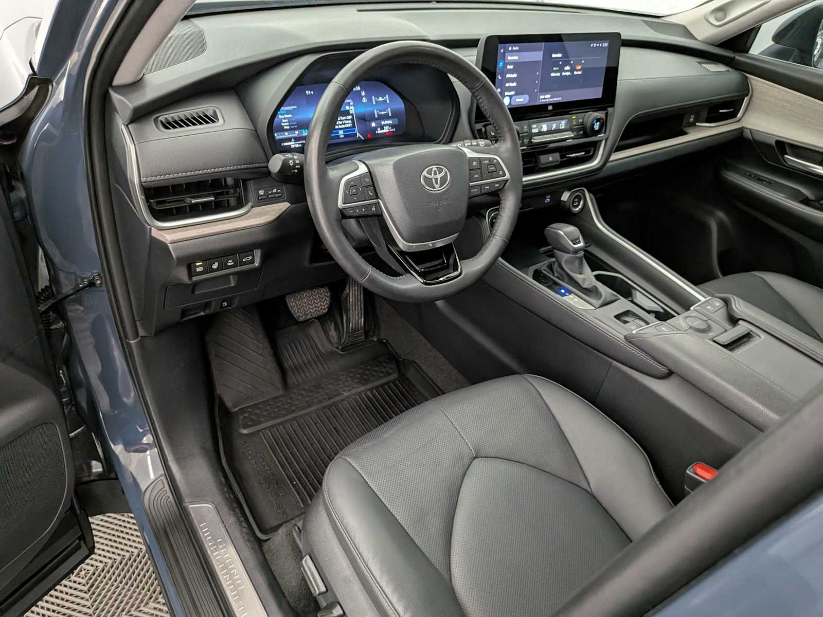 Thumbnail: 2024 Toyota Grand Highlander - 2