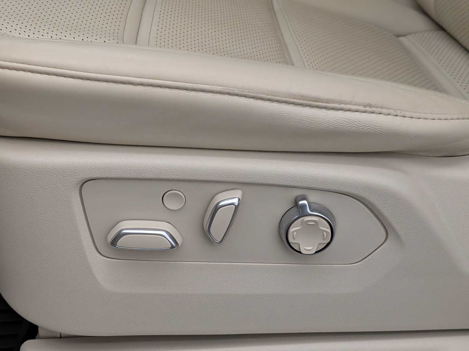 Thumbnail: 2022 Cadillac Escalade - 18