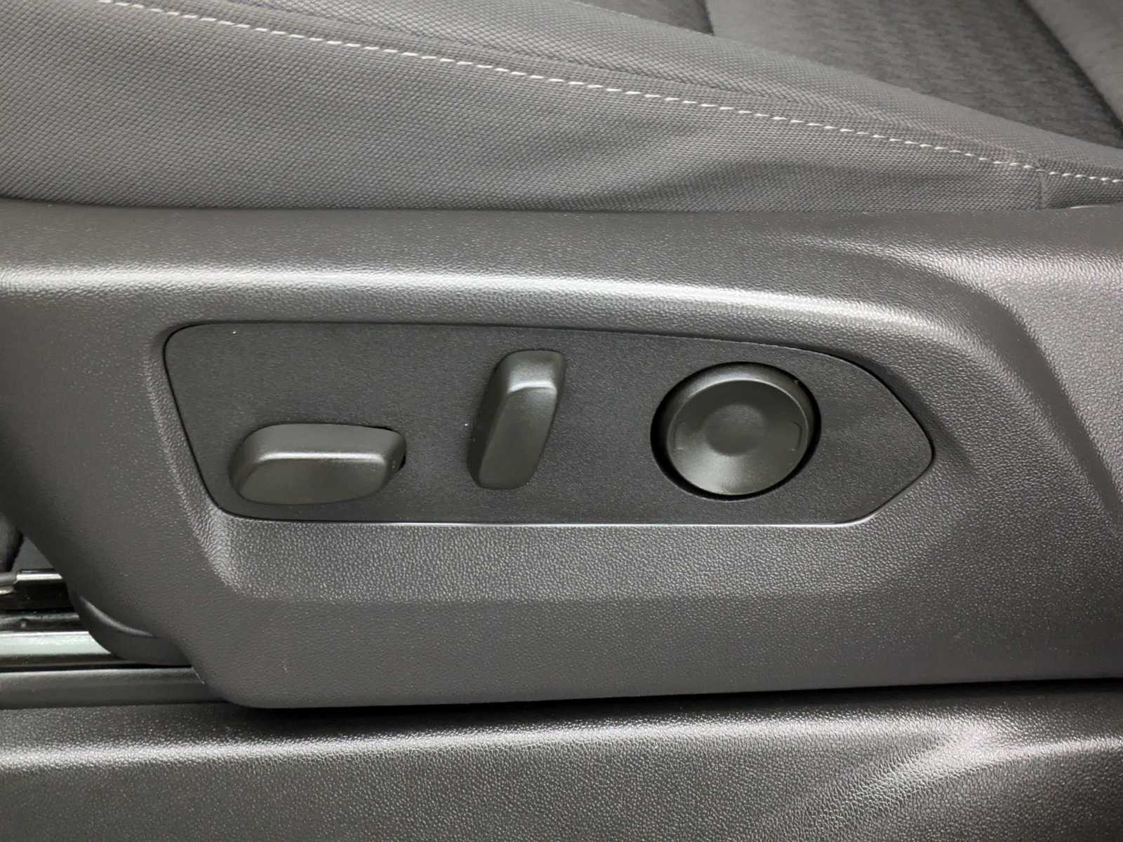 Thumbnail: 2025 Chevrolet Suburban - 16