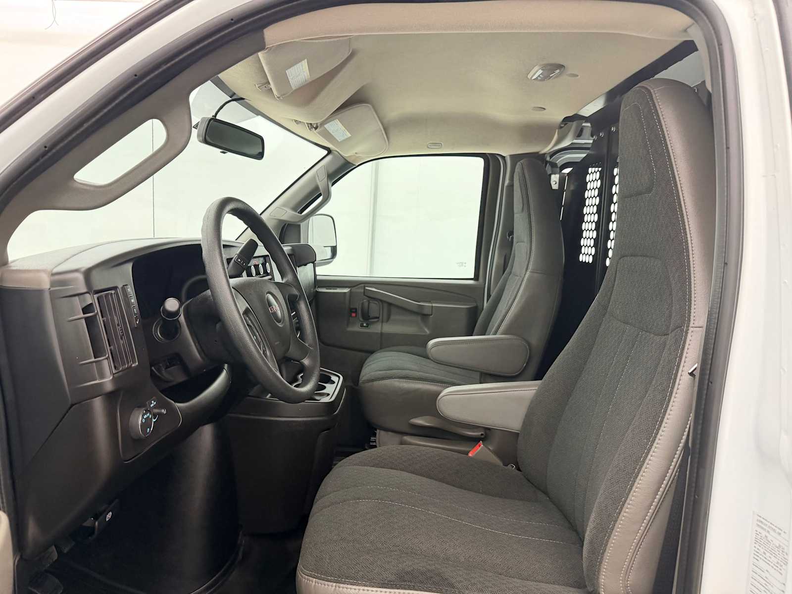 Thumbnail: 2024 GMC Savana - 14