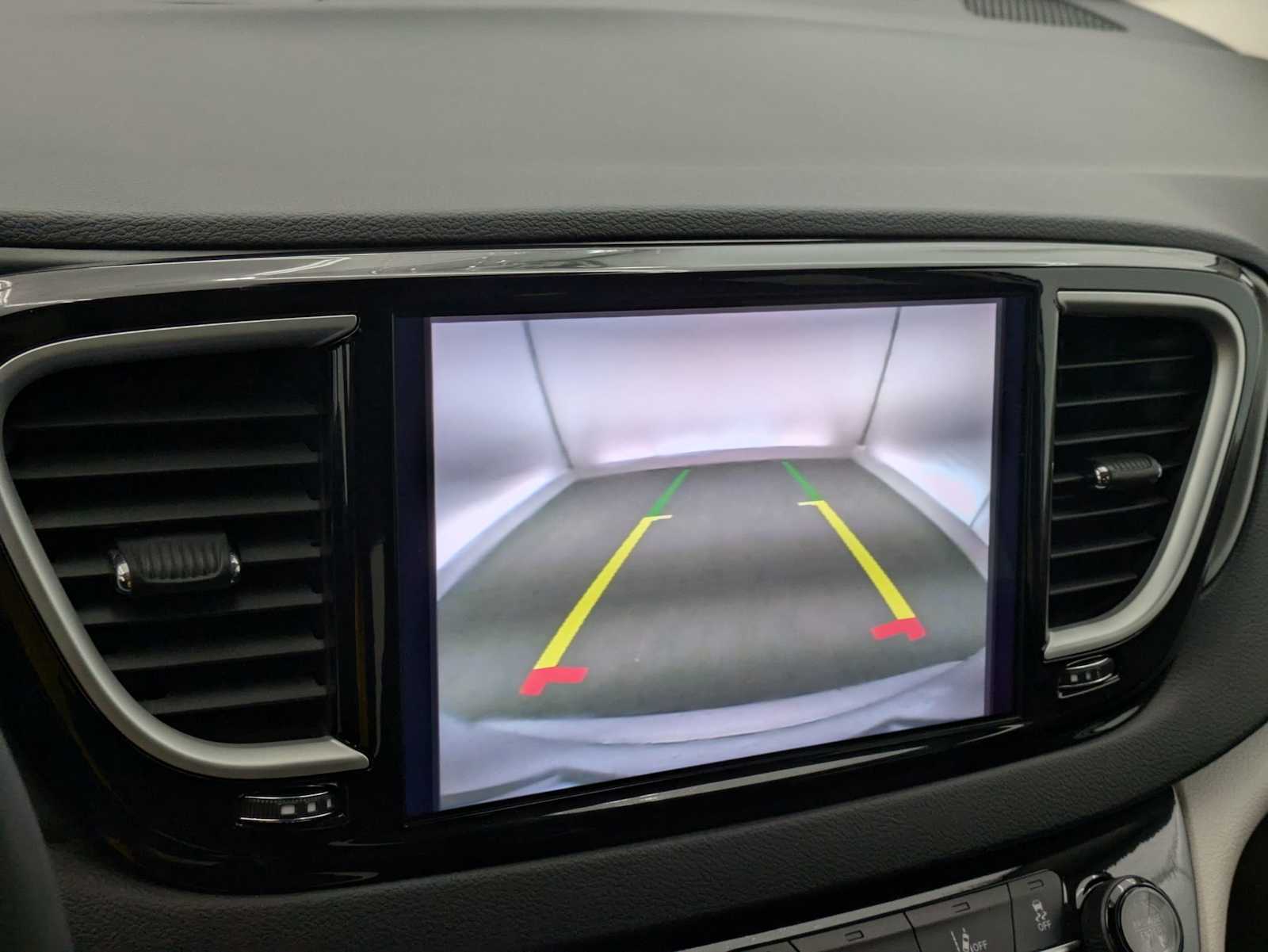 Thumbnail: 2024 Chrysler Pacifica - 28