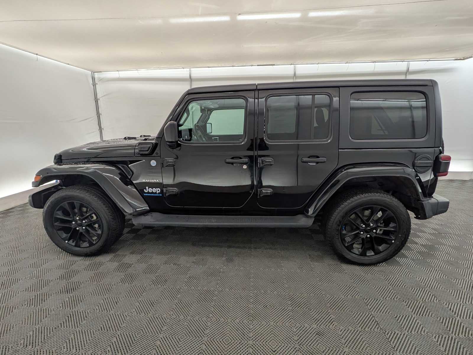 Thumbnail: 2023 Jeep Wrangler - 3
