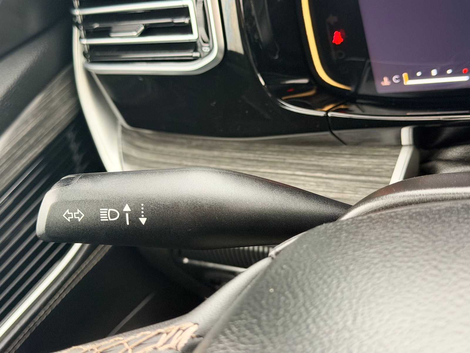 Thumbnail: 2023 Jeep Wagoneer - 27