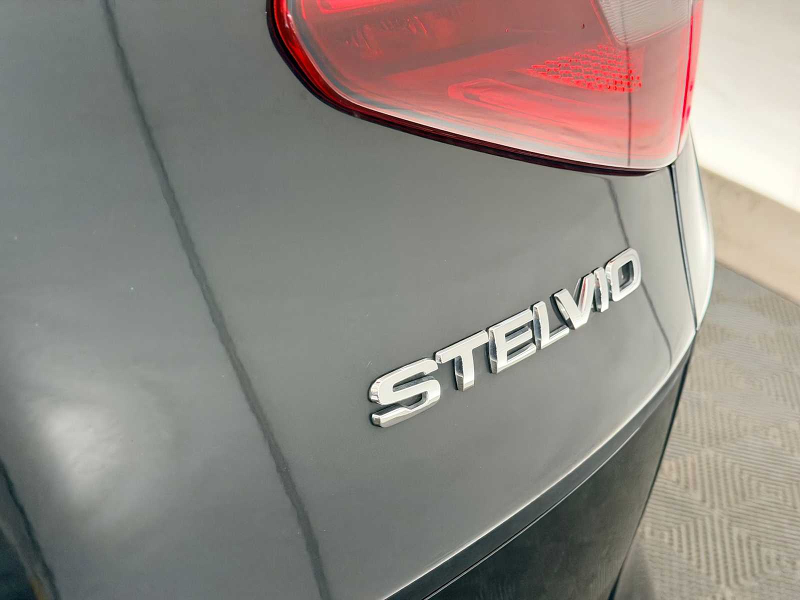 Thumbnail: 2018 Alfa Romeo Stelvio - 13