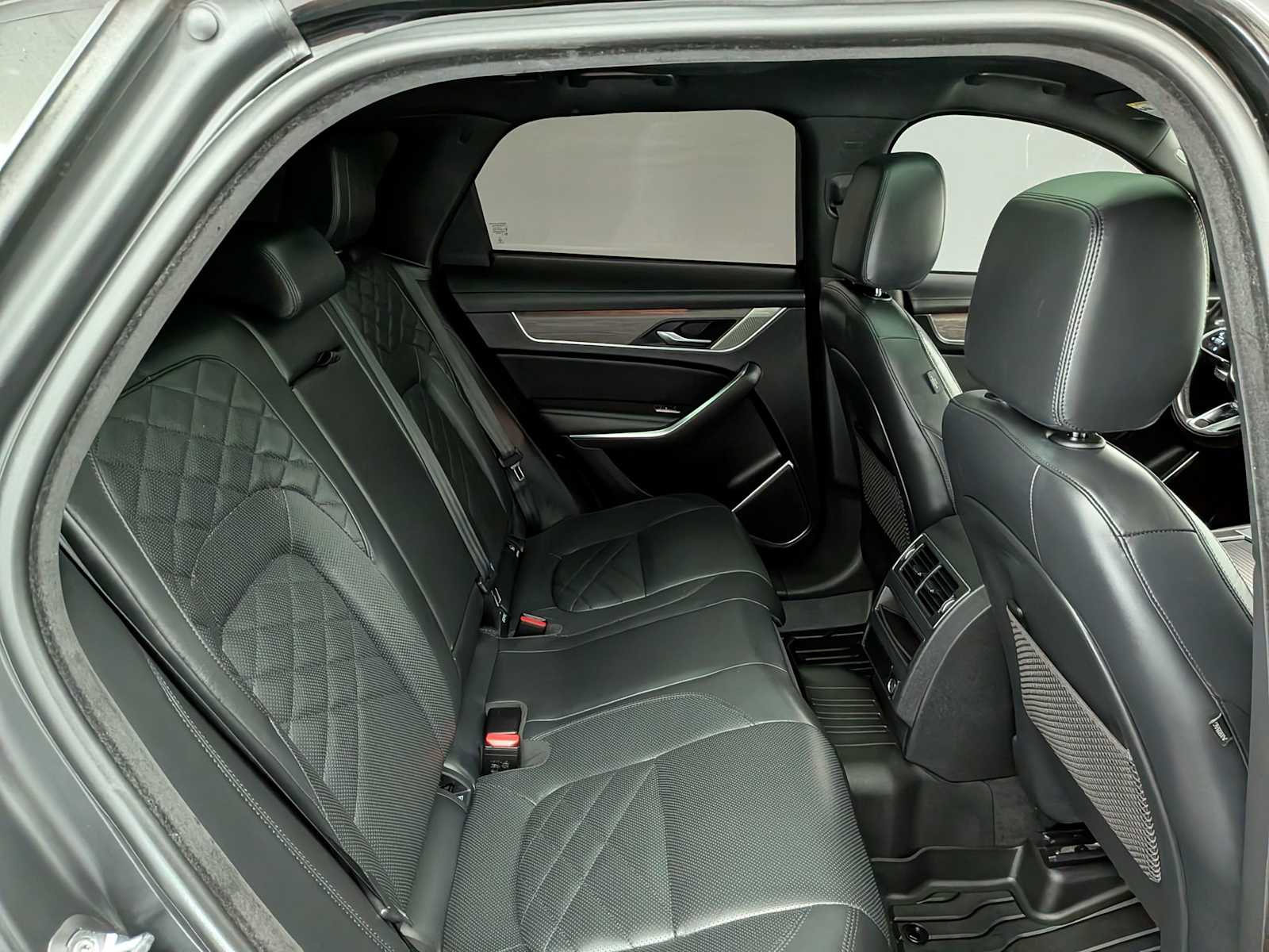 Thumbnail: 2021 Jaguar F-Pace - 21