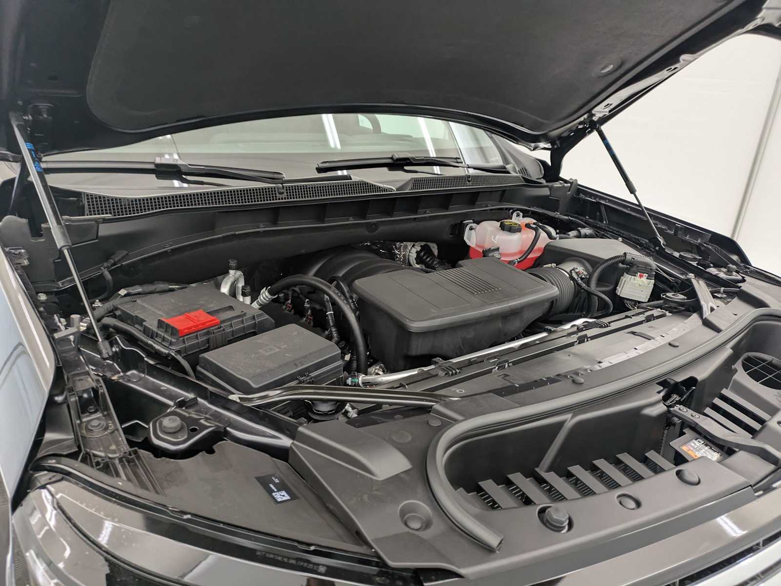 Thumbnail: 2025 Chevrolet Suburban - 15