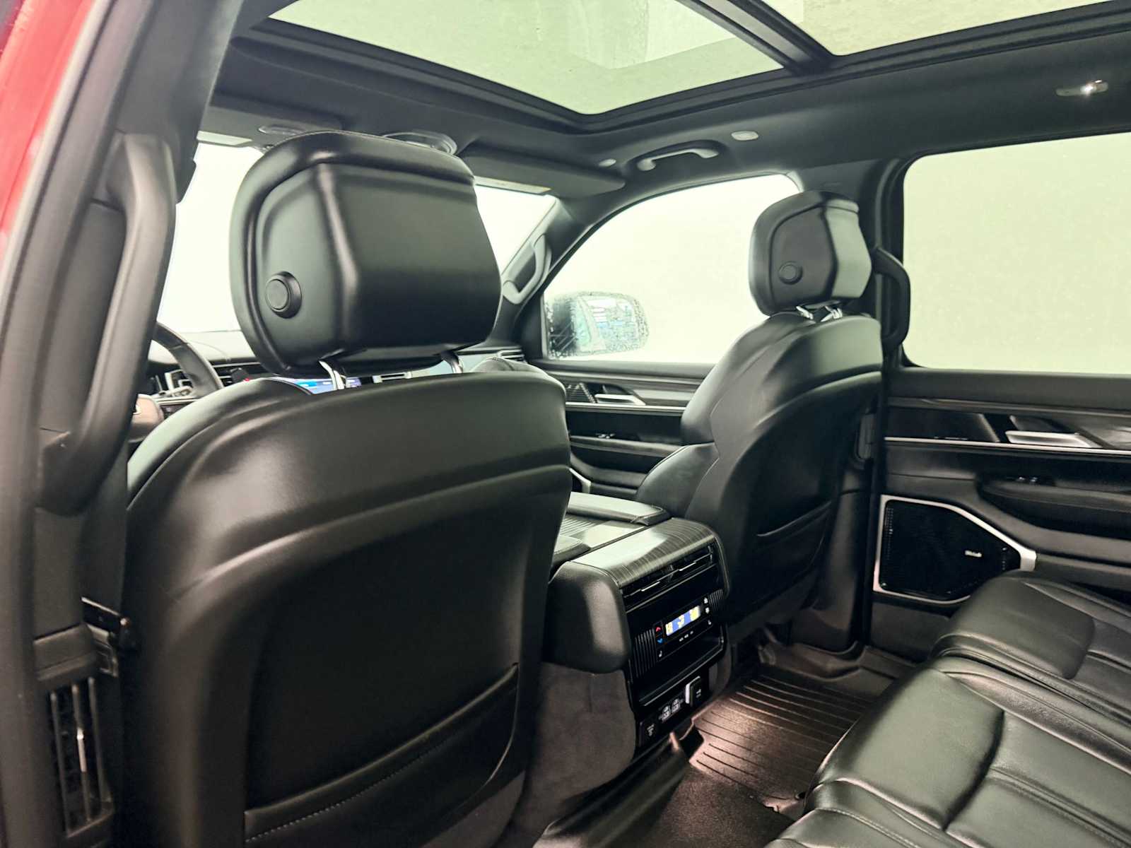 Thumbnail: 2023 Jeep Wagoneer - 18