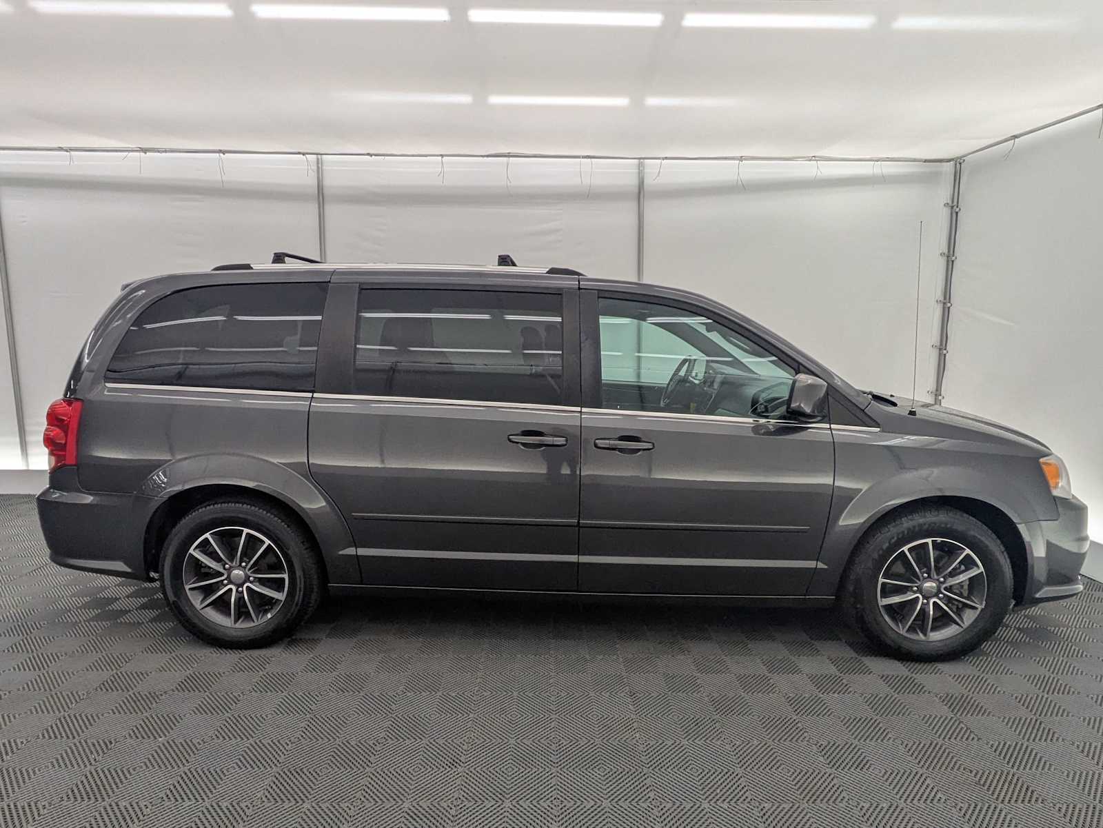 Thumbnail: 2017 Dodge Grand Caravan - 6