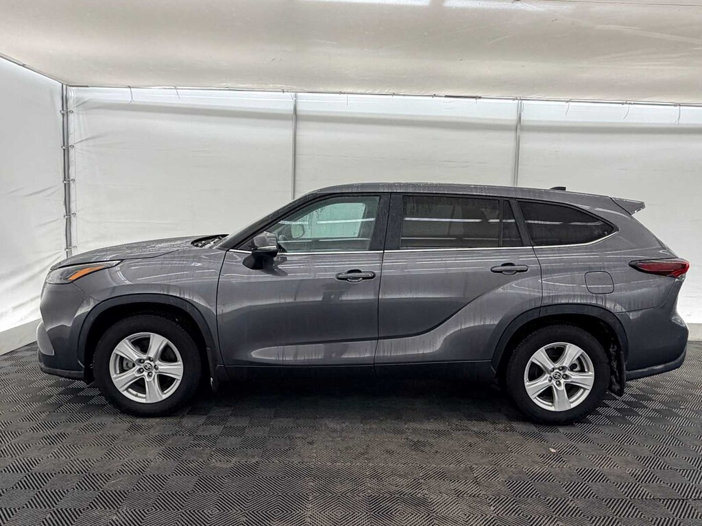 Used 2024 Toyota Highlander LE SUV