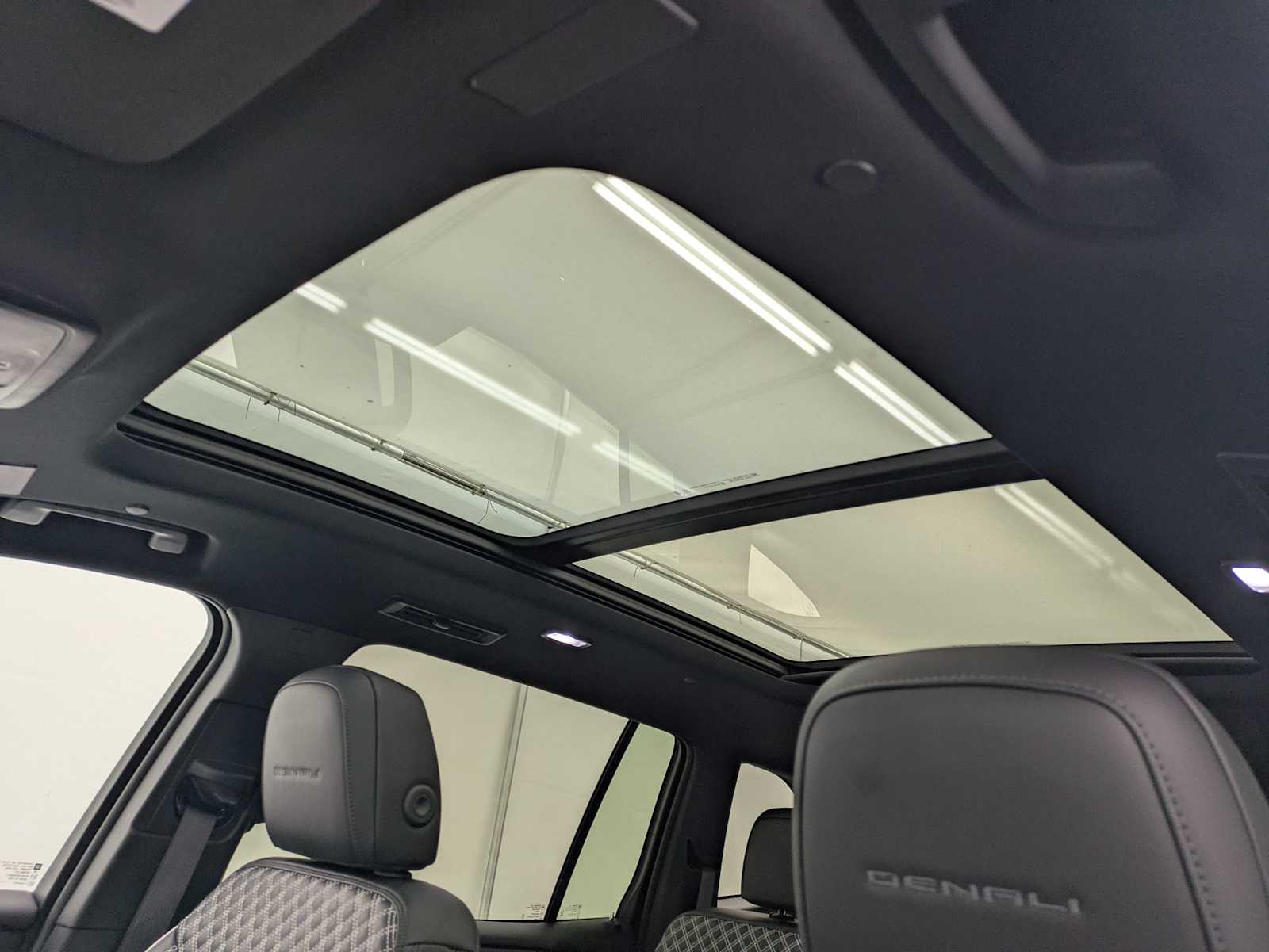 Thumbnail: 2024 GMC Acadia - 21