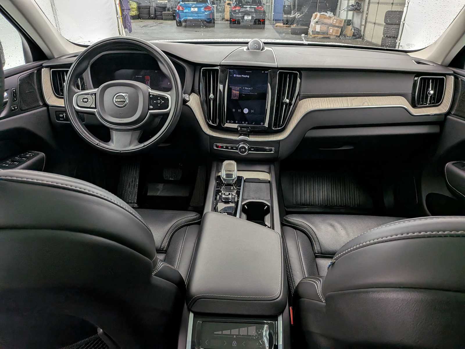 Thumbnail: 2022 Volvo XC60 - 16