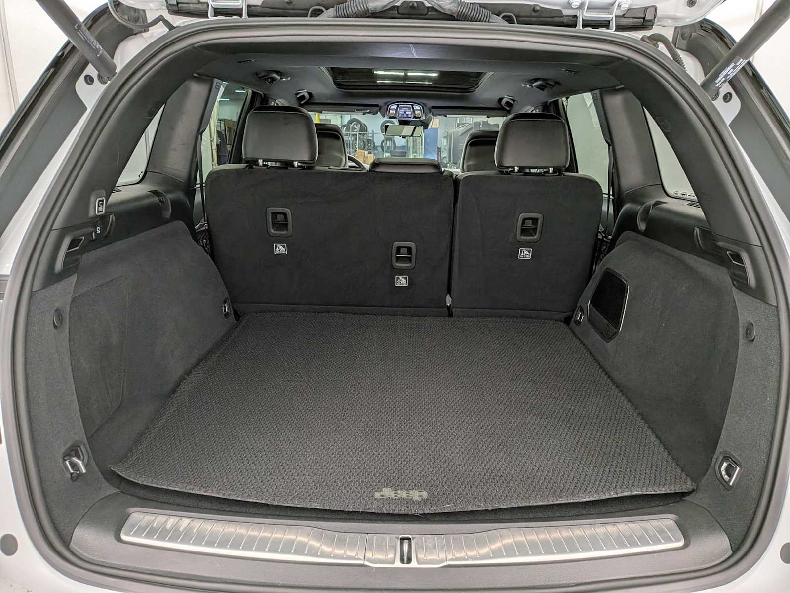 Thumbnail: 2023 Jeep Grand Cherokee - 36