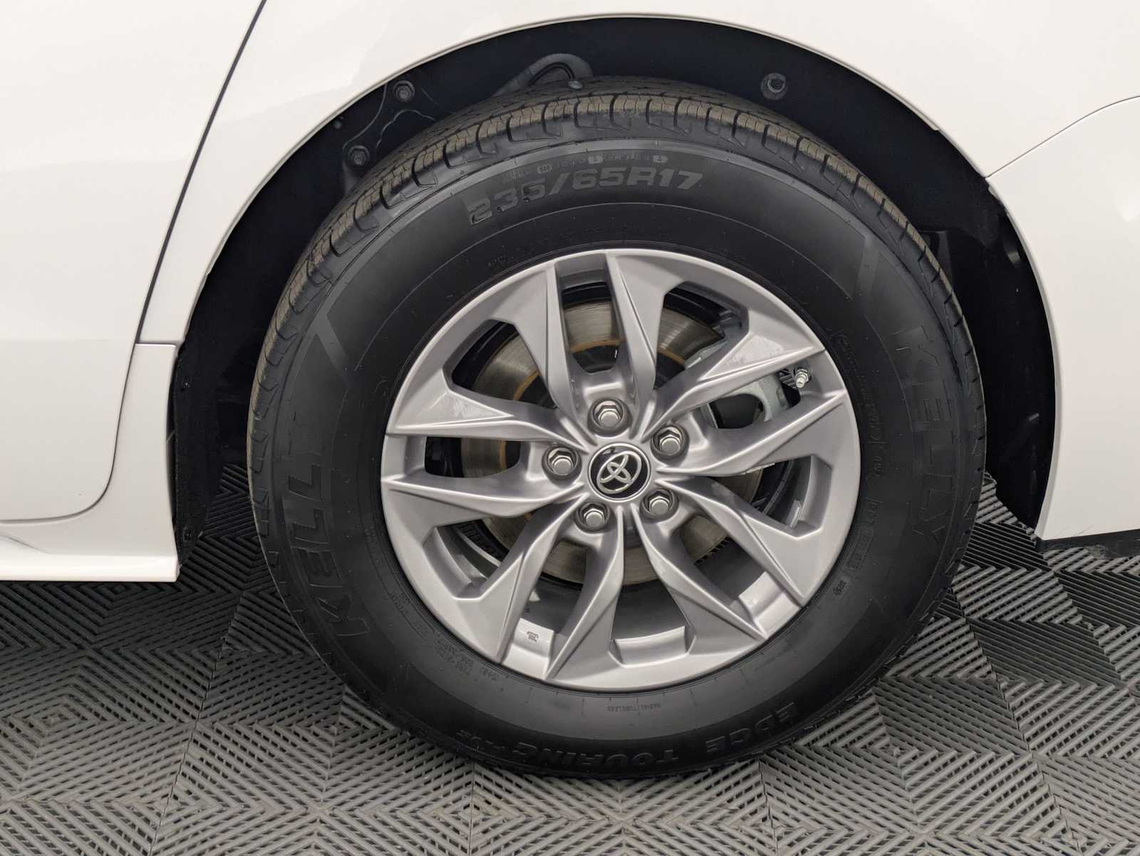 Thumbnail: 2024 Toyota Sienna - 13