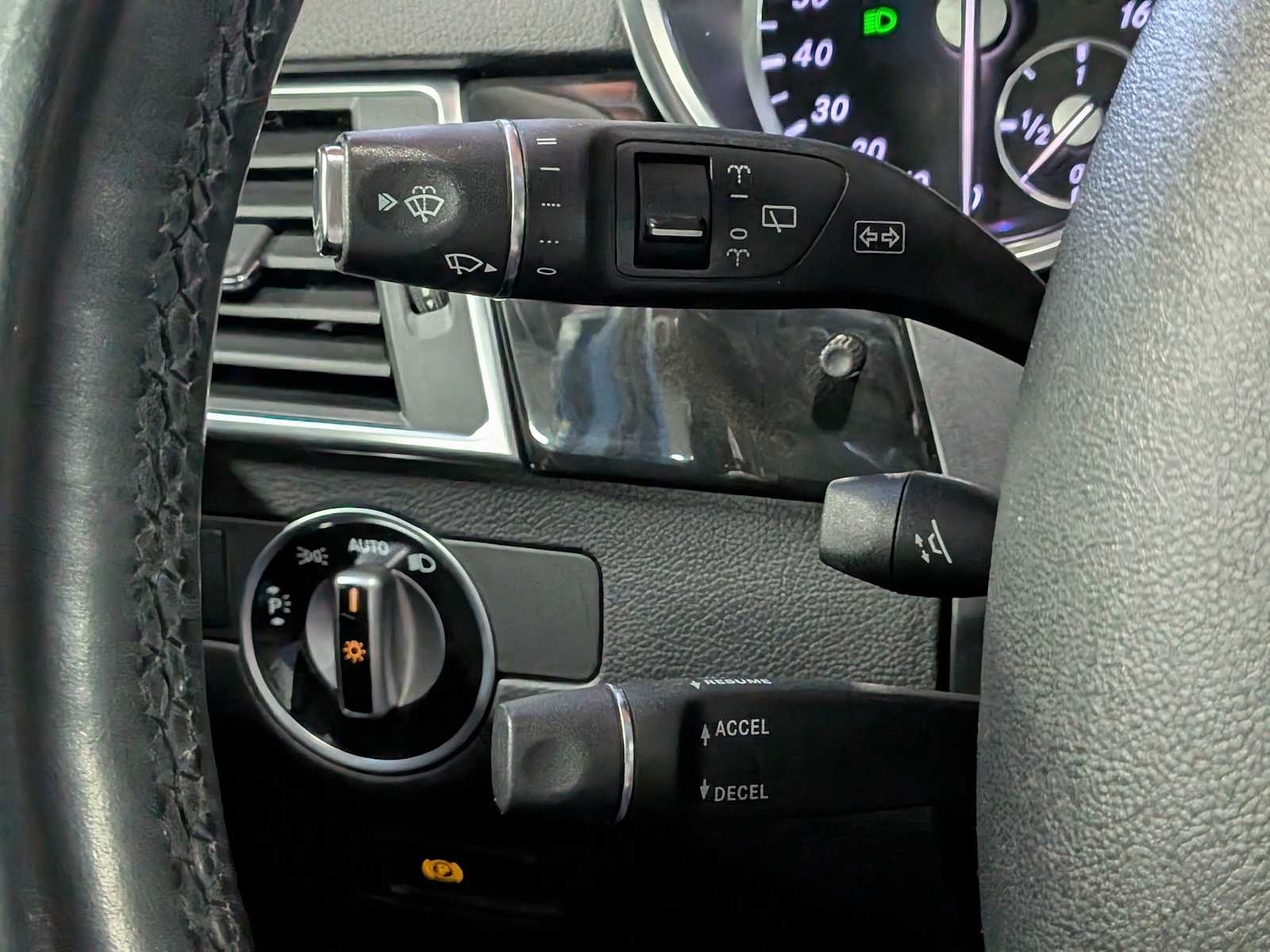 Thumbnail: 2015 Mercedes-Benz M-Class - 27