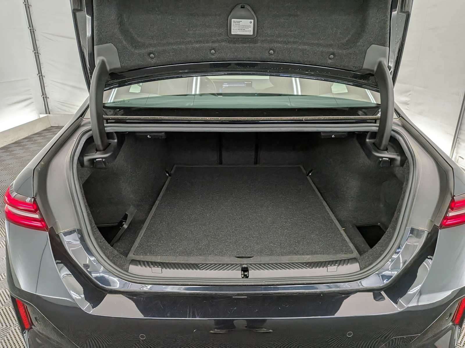 Thumbnail: 2024 BMW 5 Series - 35