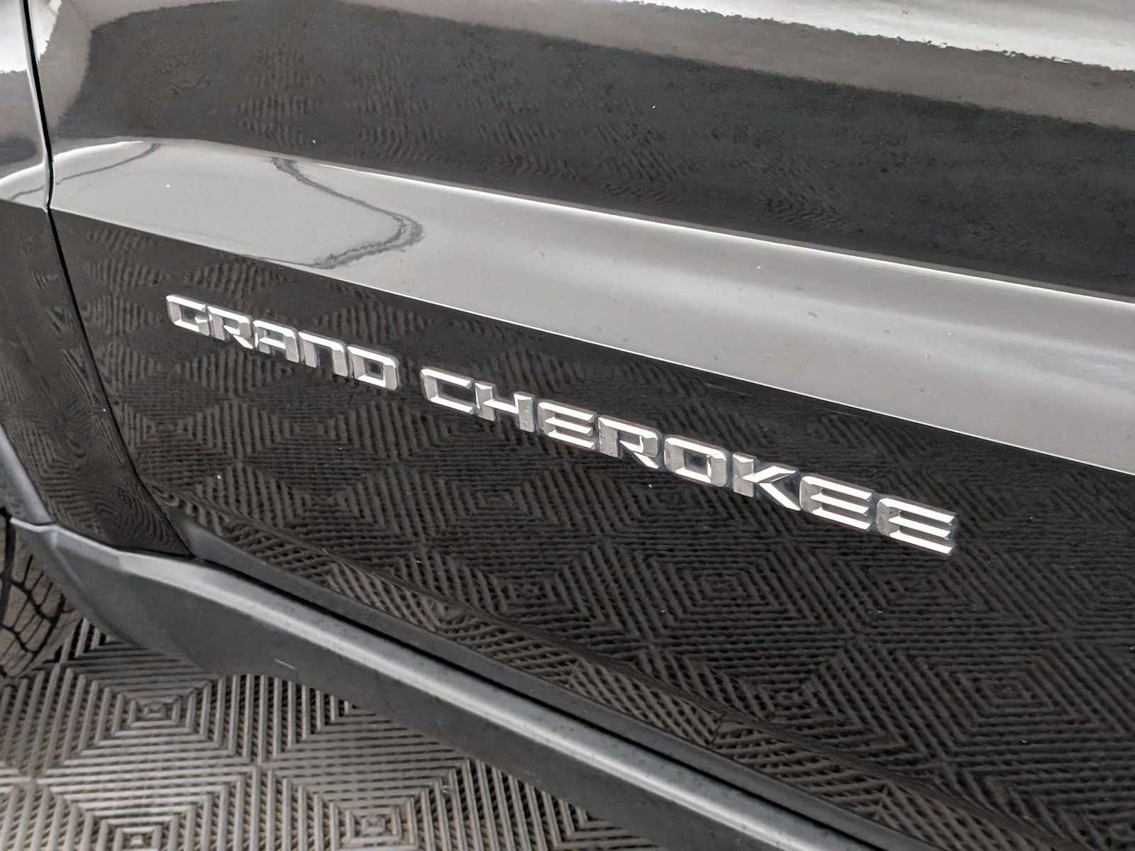 Thumbnail: 2016 Jeep Grand Cherokee - 11