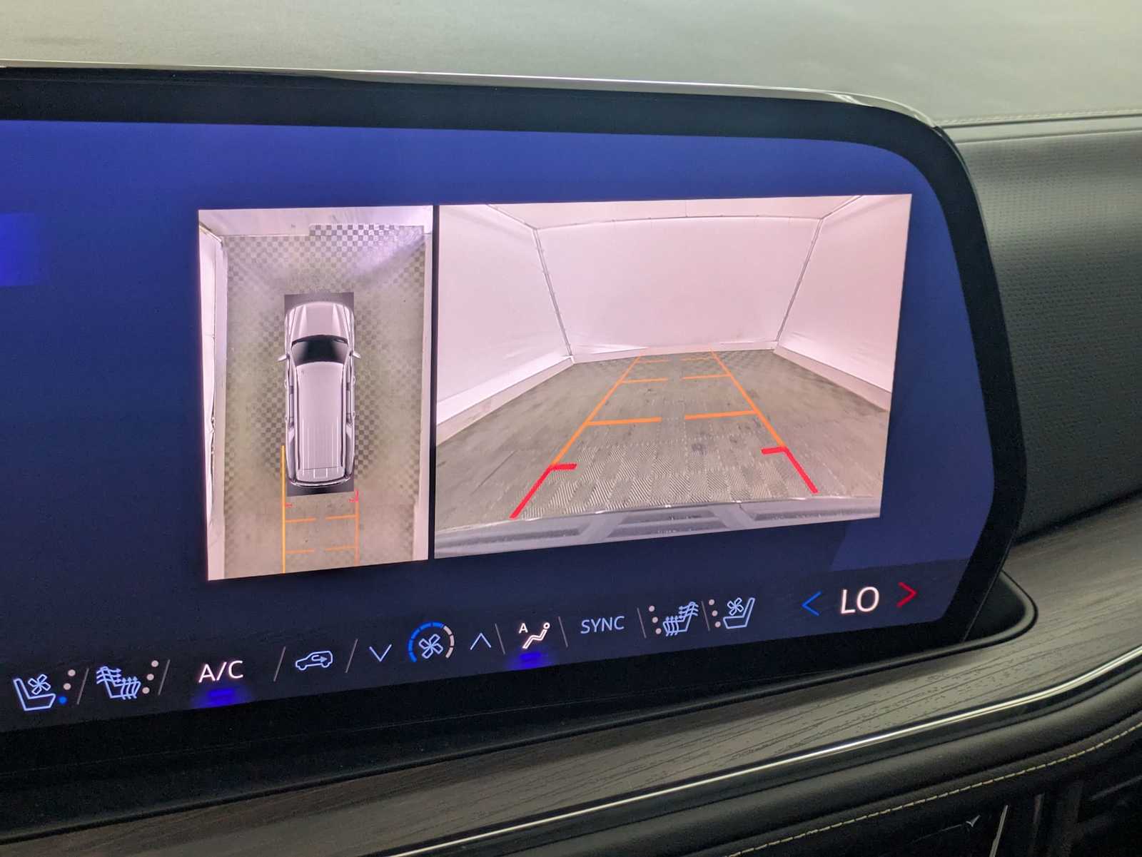 Thumbnail: 2025 Chevrolet Suburban - 30