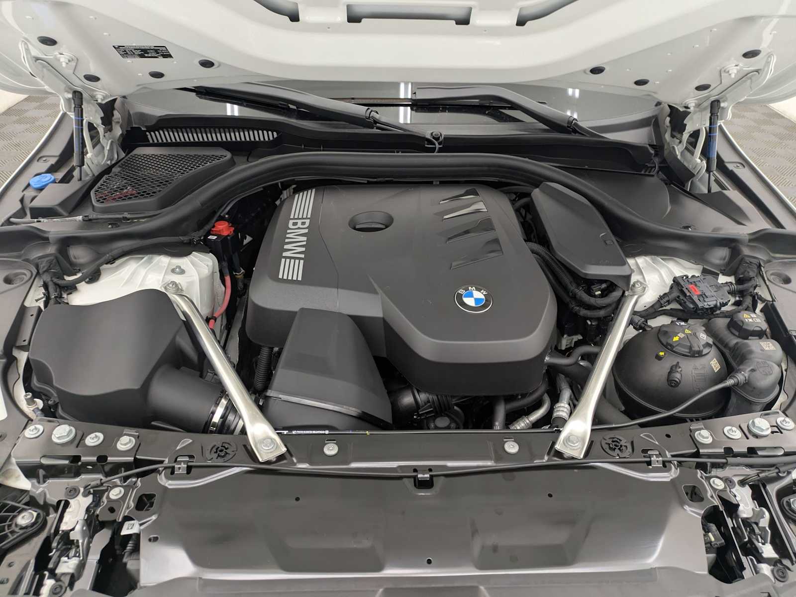 Thumbnail: 2025 BMW 5 Series - 15