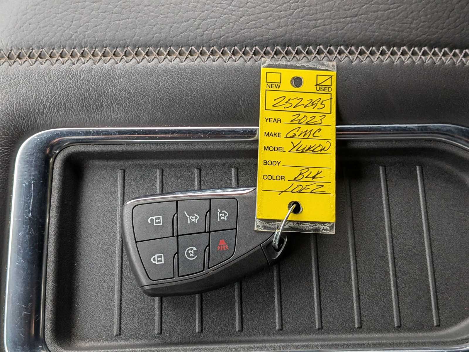 Thumbnail: 2023 GMC Yukon - 37