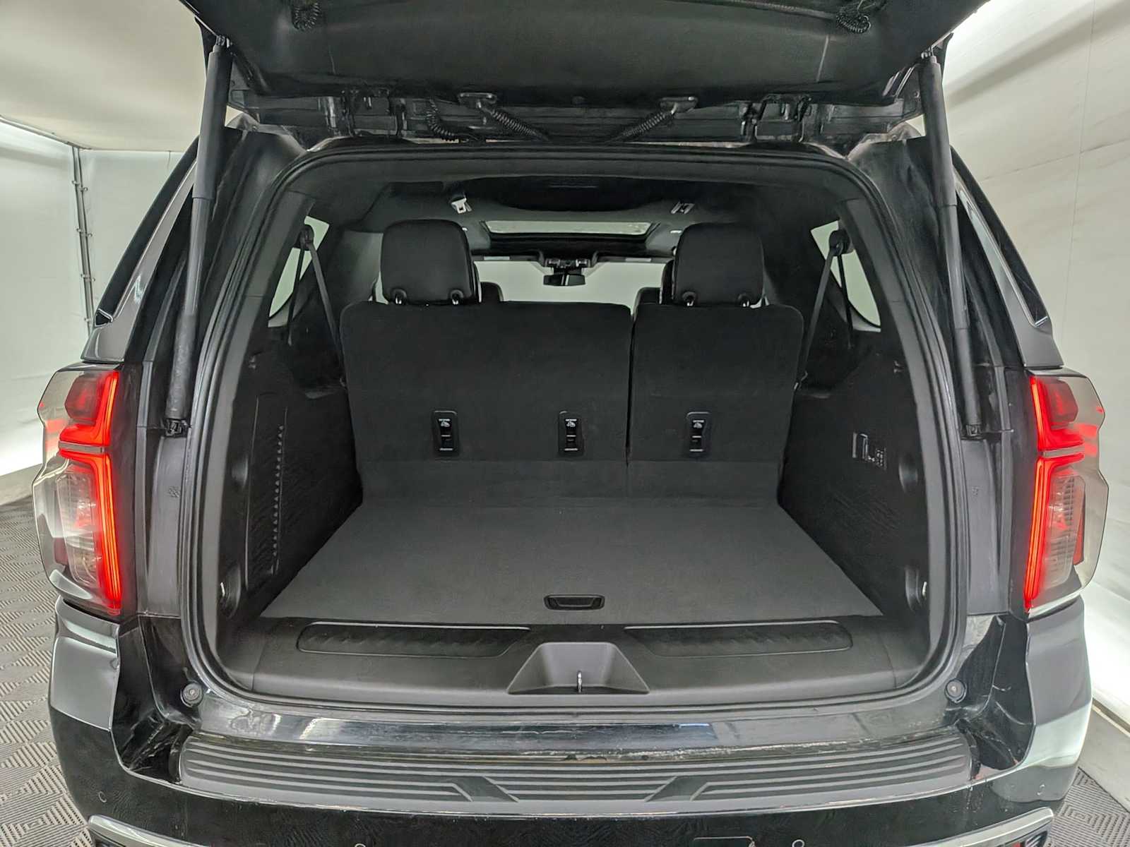 Thumbnail: 2023 Chevrolet Suburban - 33