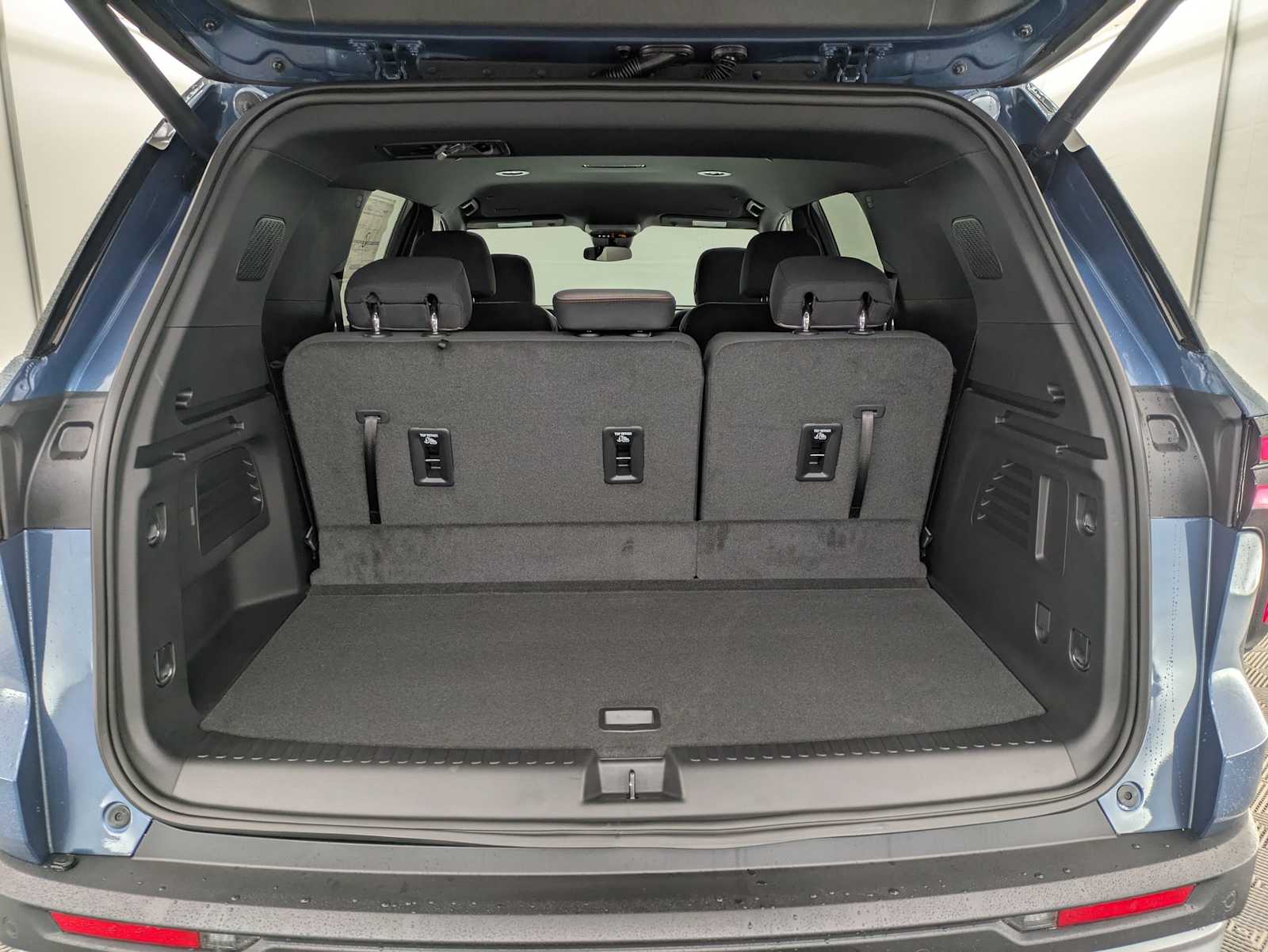 2025 Chevrolet Traverse LT 30