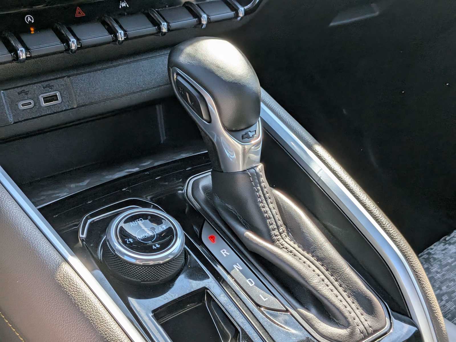 Thumbnail: 2024 Chevrolet Colorado - 33