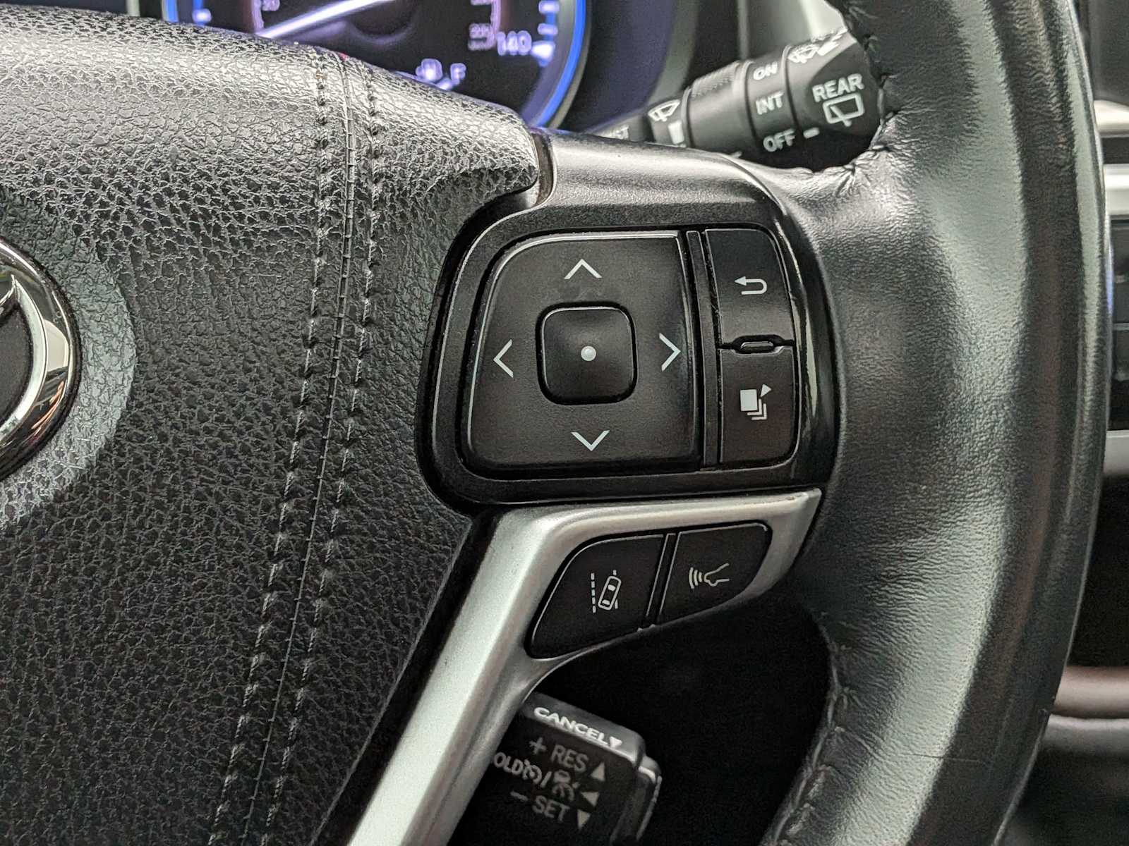 Thumbnail: 2019 Toyota Highlander - 25