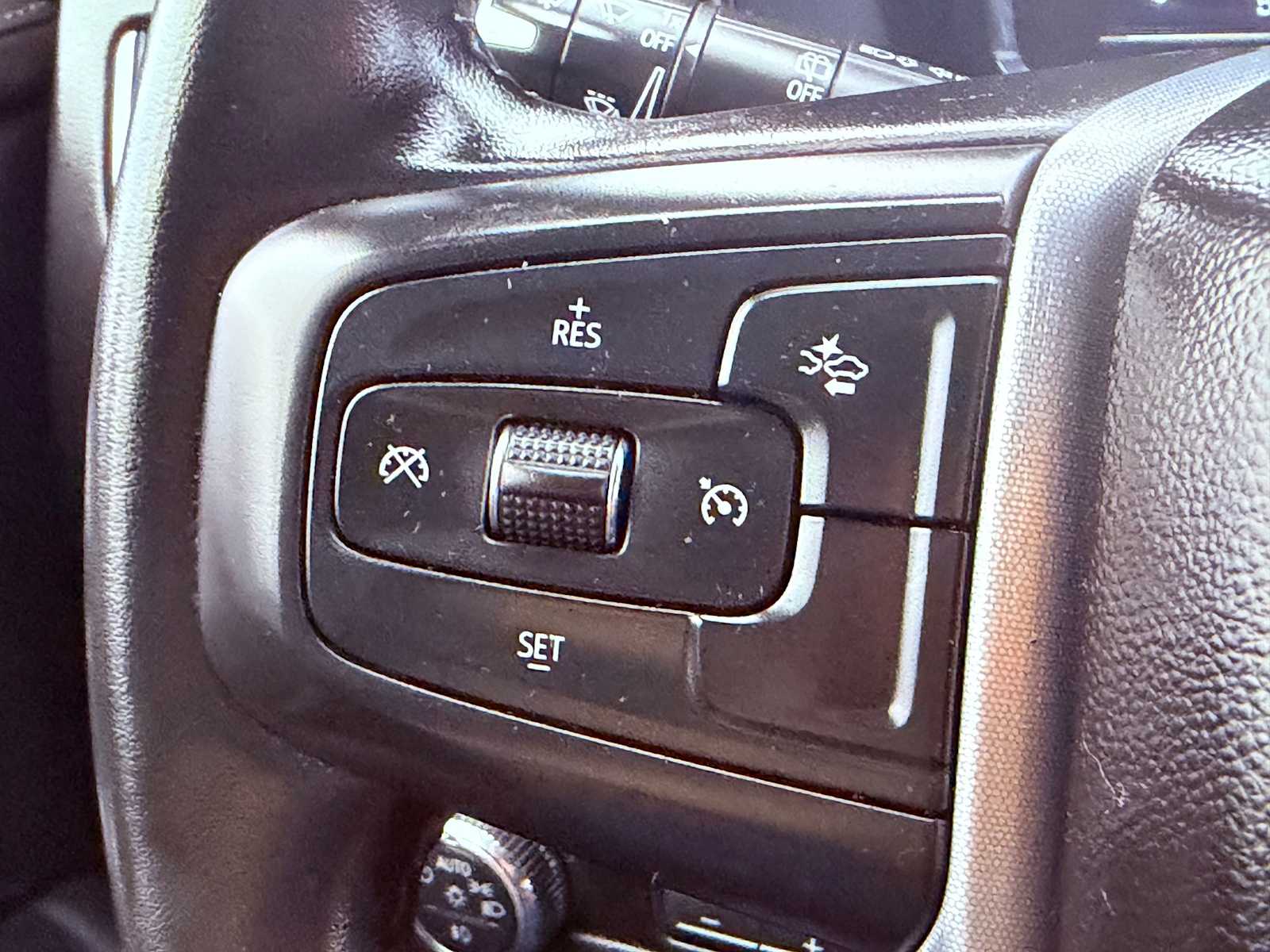 Thumbnail: 2024 GMC Yukon XL - 24