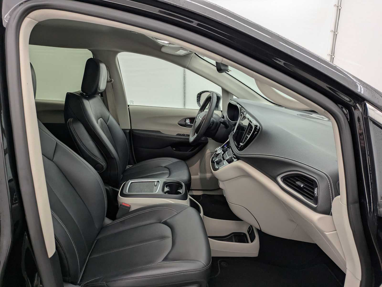 Thumbnail: 2024 Chrysler Pacifica - 22