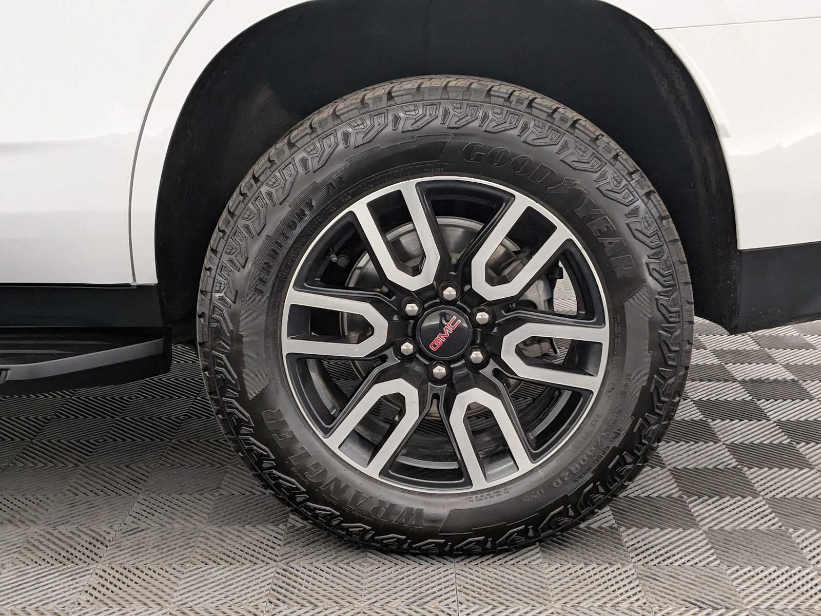 Thumbnail: 2023 GMC Yukon - 16