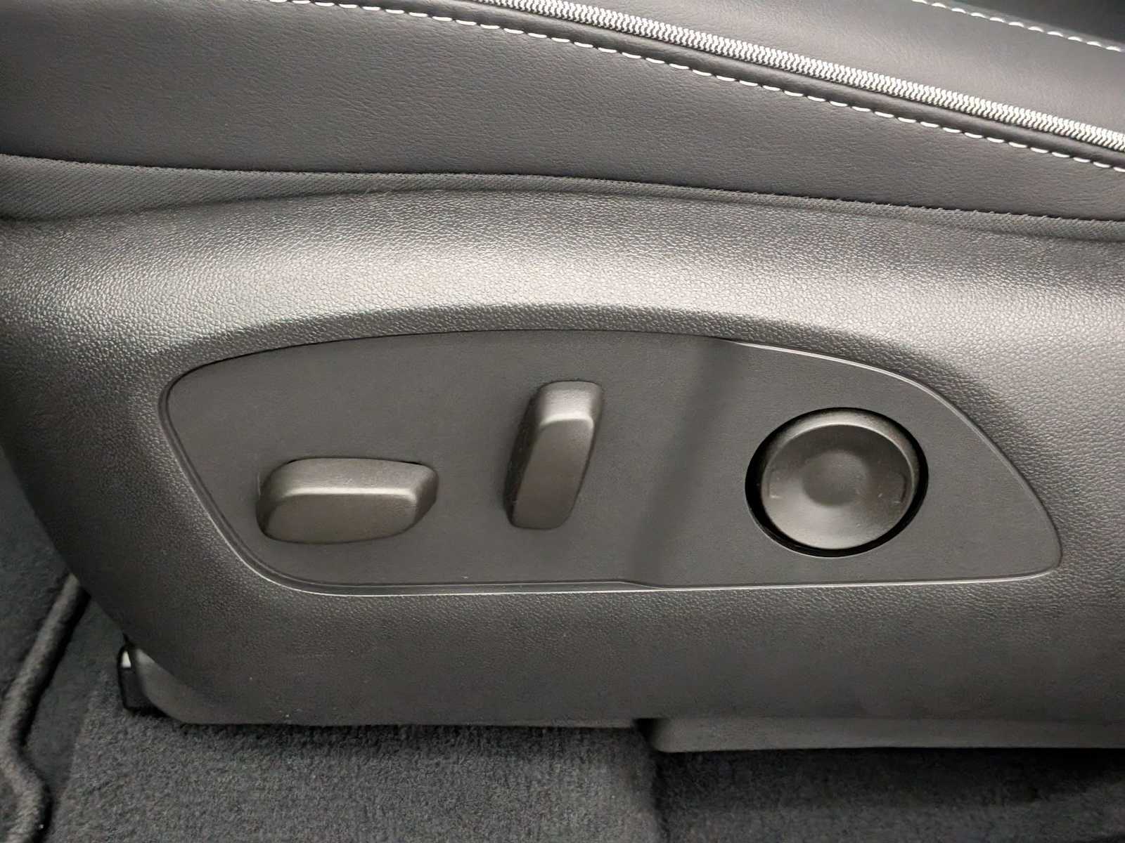 Thumbnail: 2026 Chevrolet Silverado EV - 16