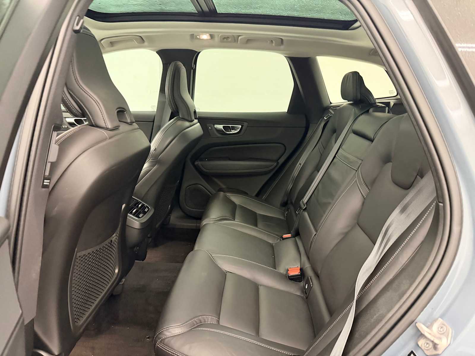 Thumbnail: 2022 Volvo XC60 - 21