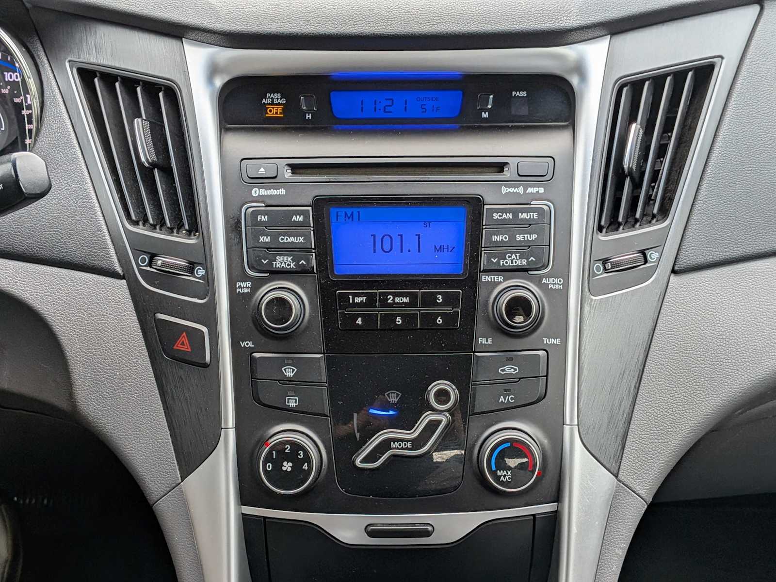 Thumbnail: 2011 Hyundai Sonata - 27