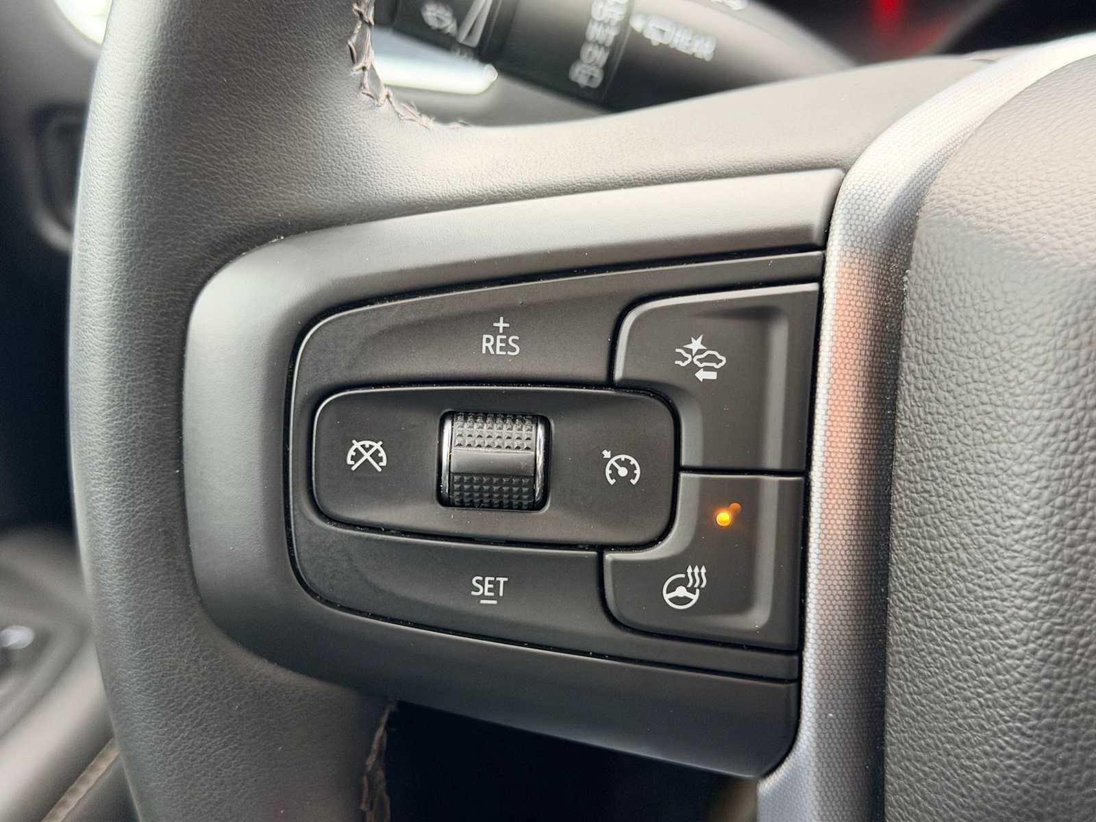 Thumbnail: 2023 GMC Yukon XL - 24