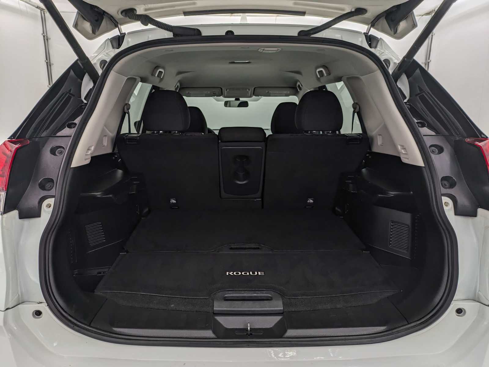 Thumbnail: 2018 Nissan Rogue - 33