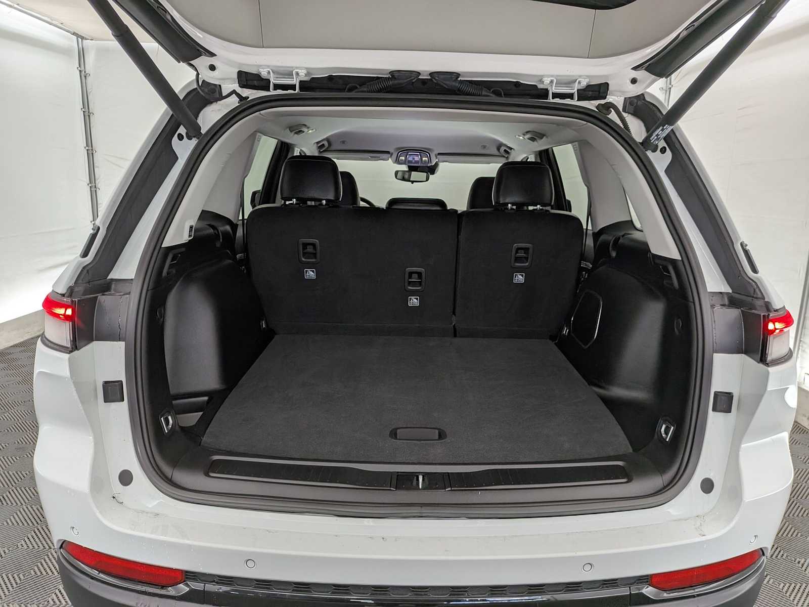 Thumbnail: 2023 Jeep Grand Cherokee - 33