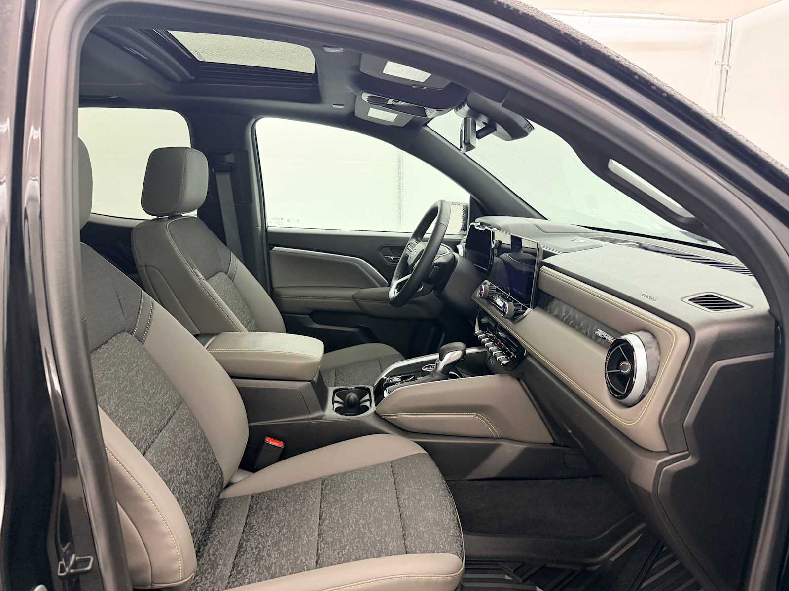 Thumbnail: 2024 Chevrolet Colorado - 22