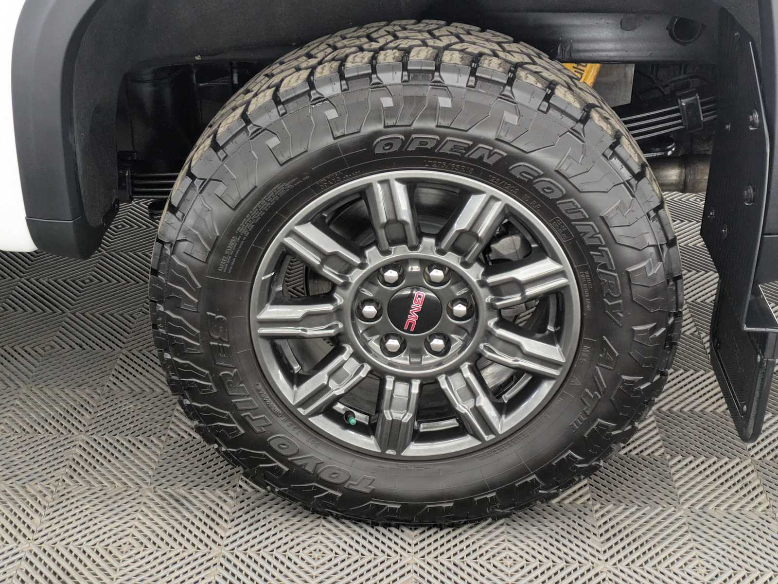 2025 GMC Sierra 1500 AT4X 16
