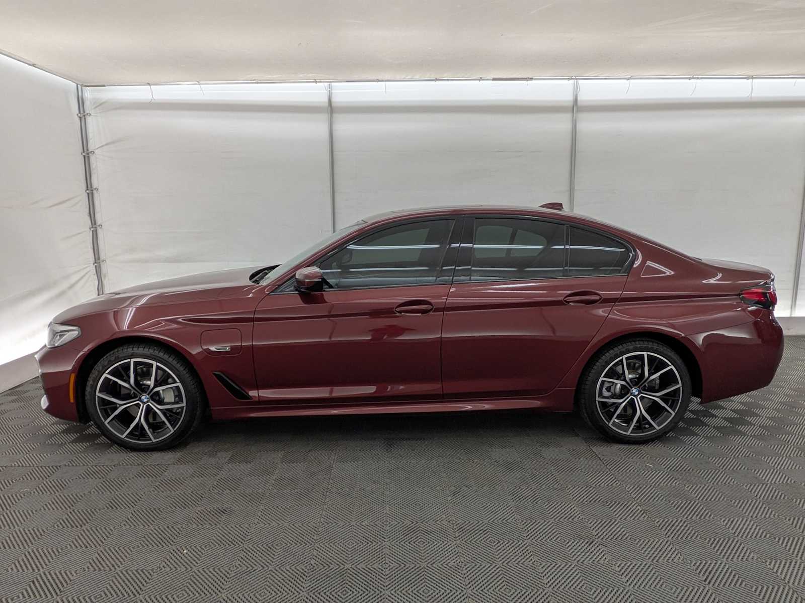 Thumbnail: 2023 BMW 5 Series - 3