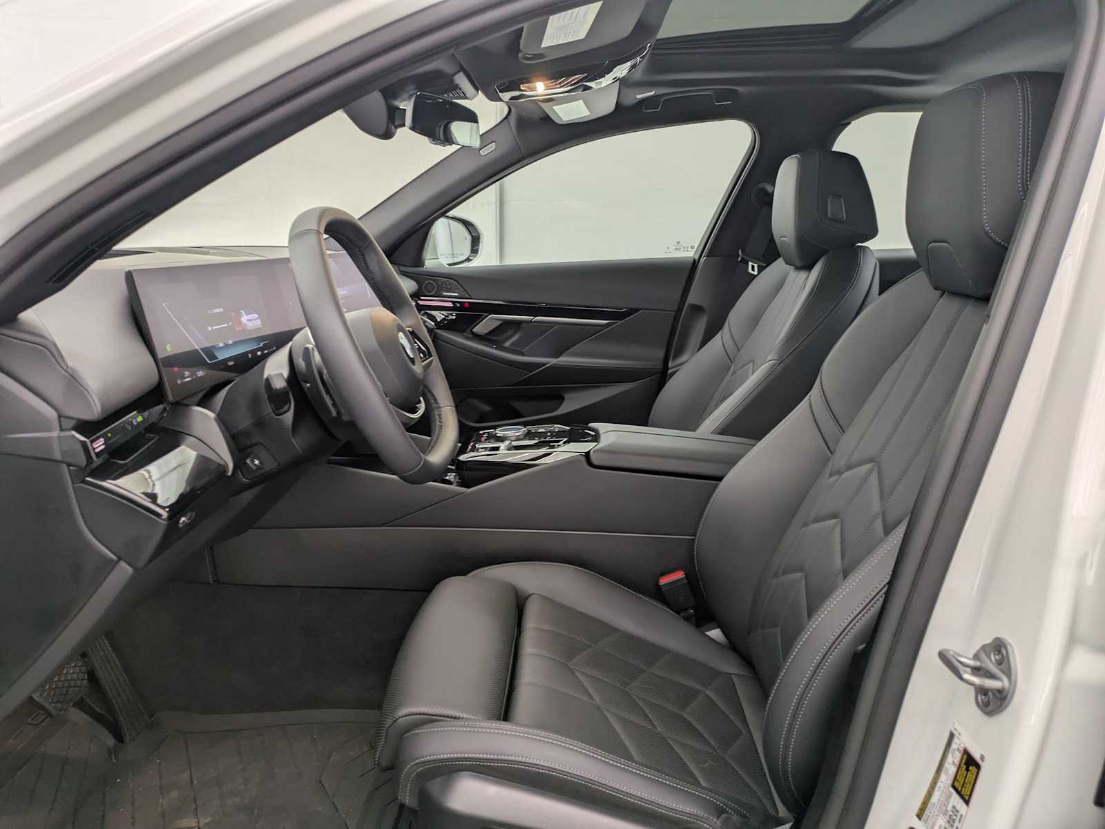 Thumbnail: 2025 BMW 5 Series - 17