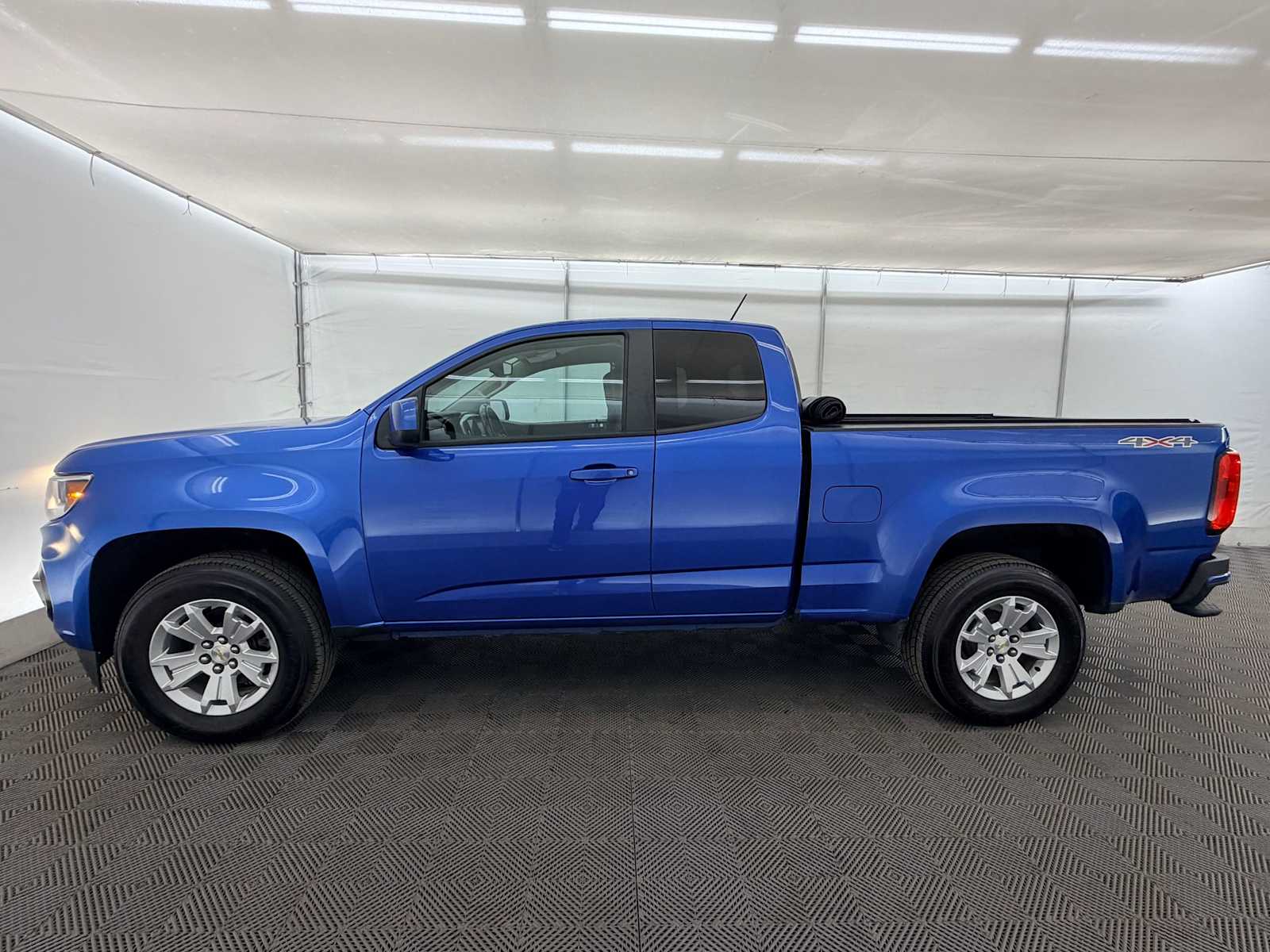 Thumbnail: 2022 Chevrolet Colorado - 3