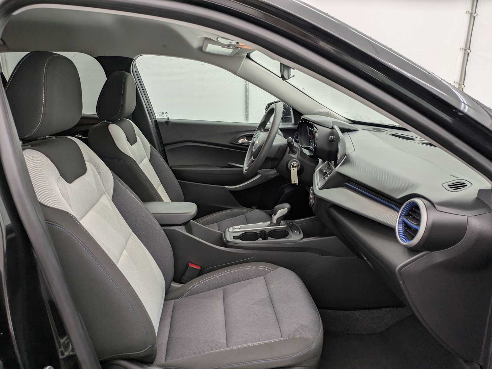 Thumbnail: 2025 Chevrolet Trax - 21