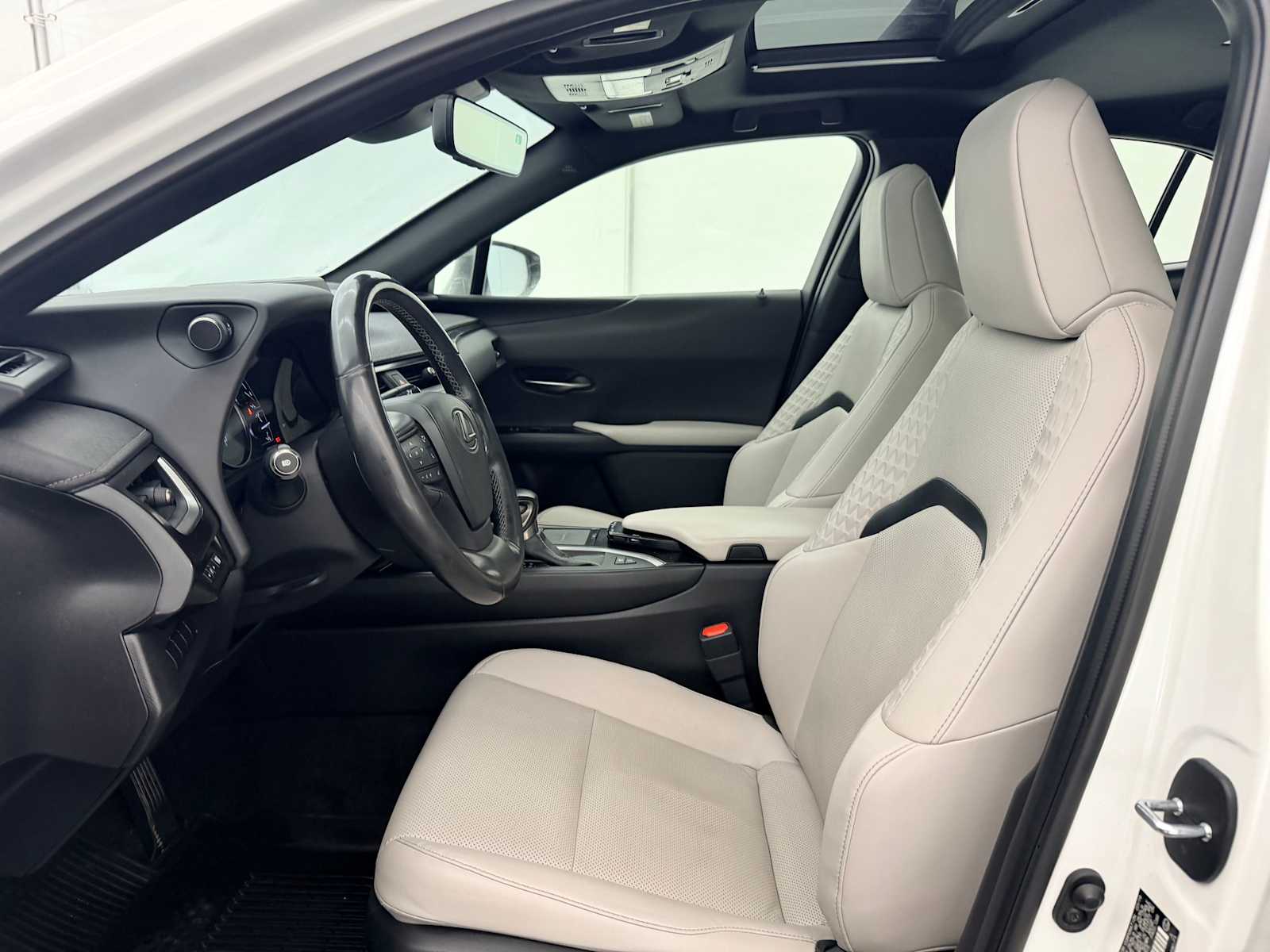 Thumbnail: 2019 Lexus UX - 16