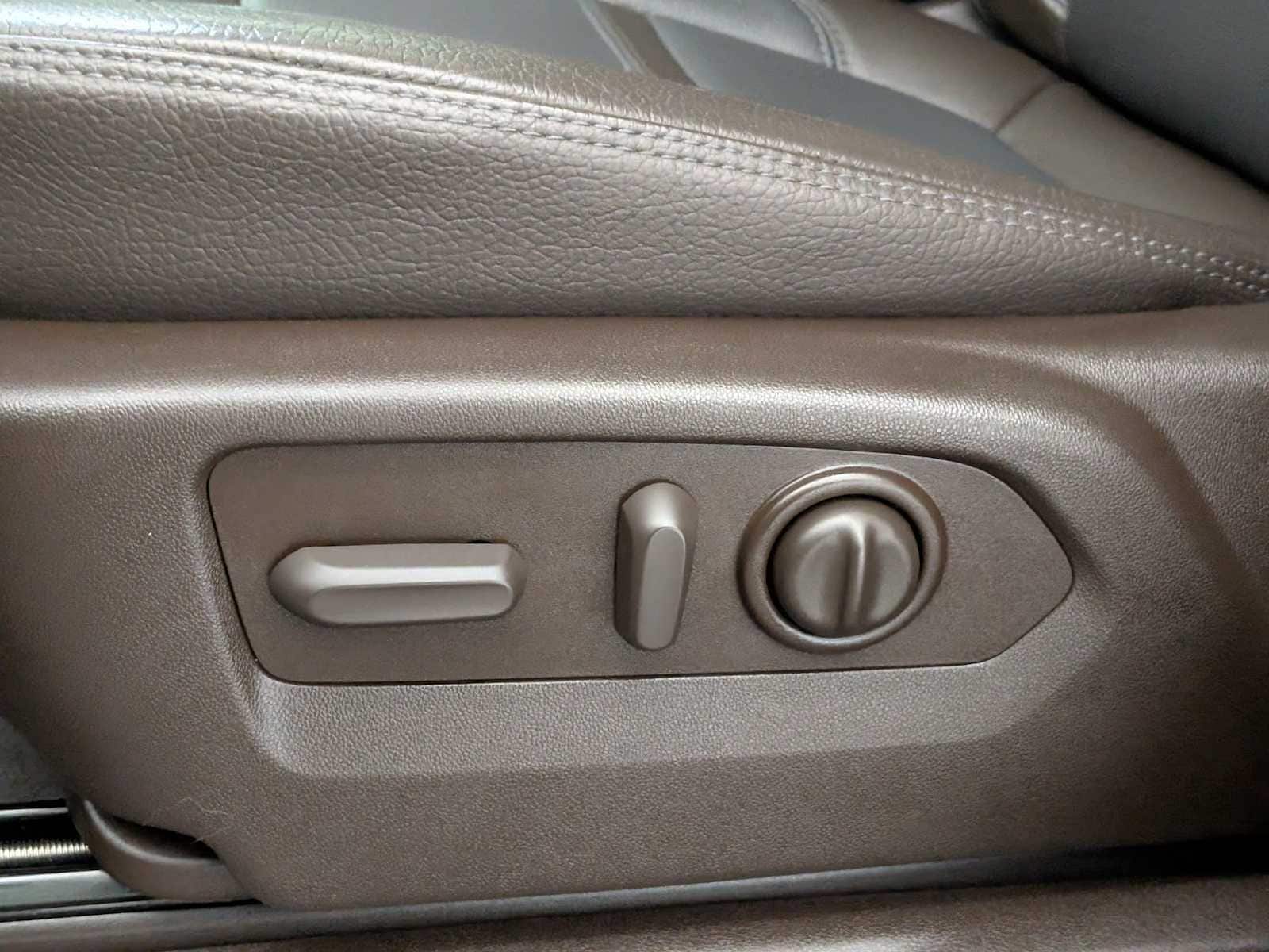 Thumbnail: 2022 GMC Sierra 3500 - 19